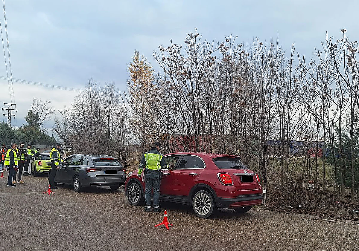Aviso de la DGT: quitarán el carné a los conductores que lleven esto en la guantera