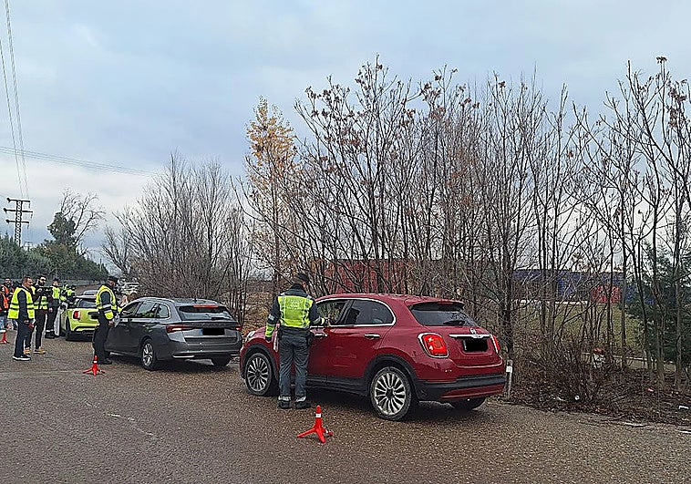 Aviso de la DGT: quitarán el carné a los conductores que lleven esto en la guantera