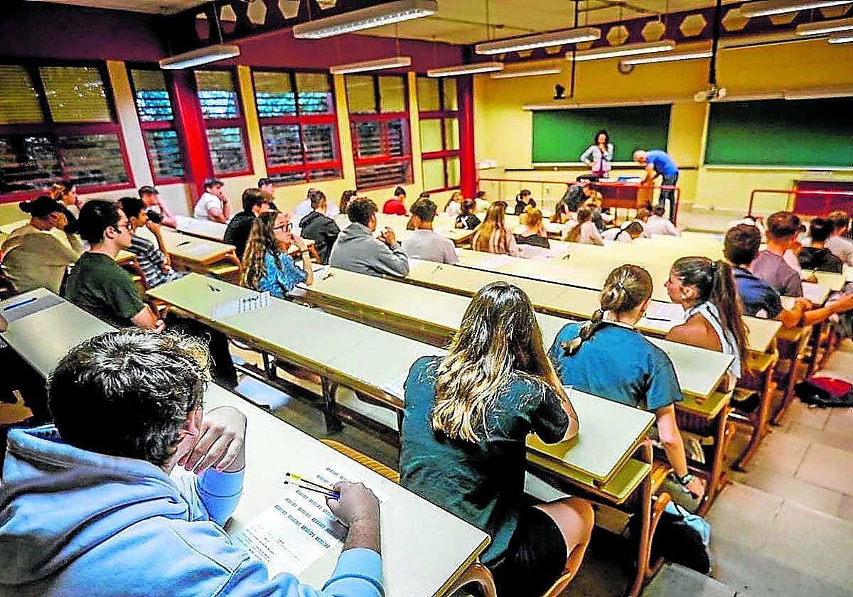 Derivan a Mediación de la UGR a un padre que se queja del trato a su hijo