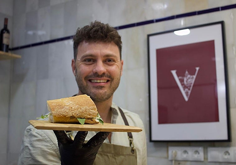 El argentino que trae sus «bocadillos de autor» a Granada
