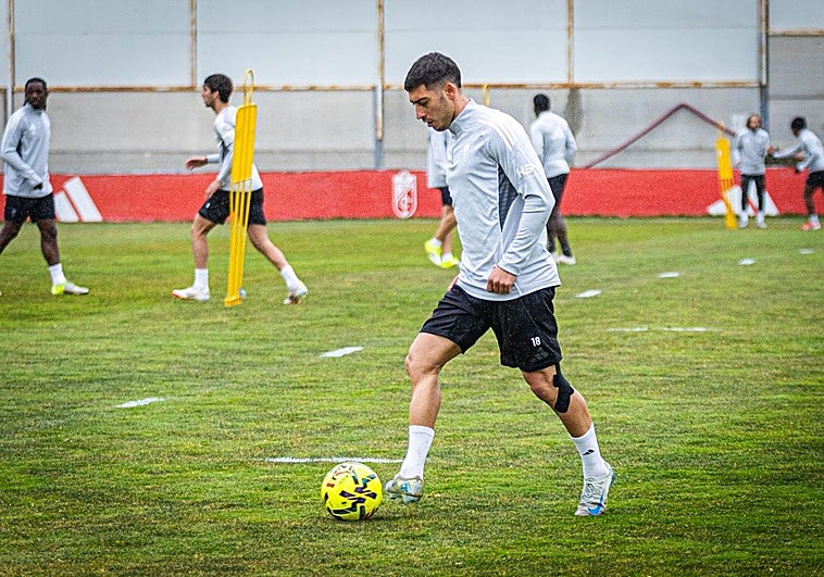 Álvaro Lemos trabaja con el grupo y apunta a quedarse