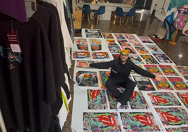El granadino que hace ropa «canalla» a mano: «Nuestras camisetas son únicas en el mundo»
