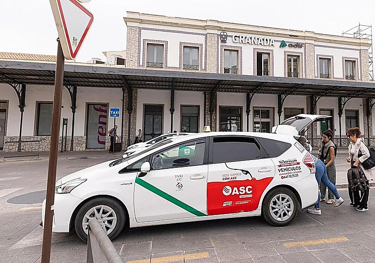 Un tren con 100 pasajeros con destino Madrid regresó a Granada tras el descarrilamiento