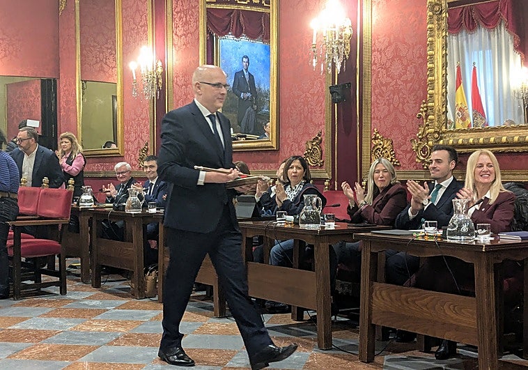 Raúl Fernández sustituye ya a Juan Ramón Ferreira como concejal de Granada