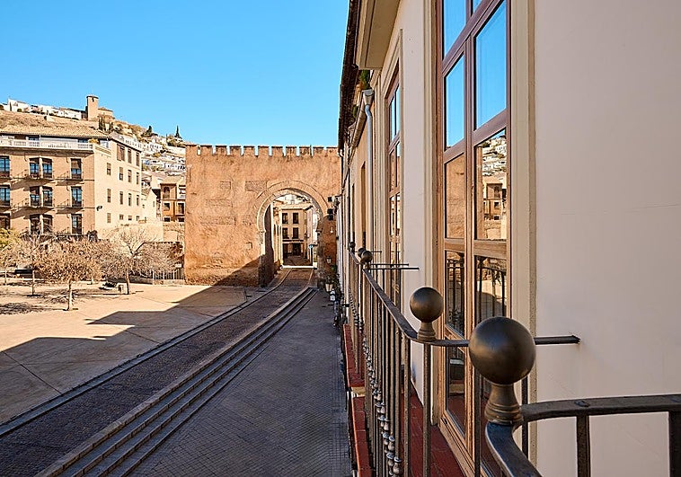 El grupo granadino DeLuna reabre el histórico Hotel Triunfo junto a la Puerta de Elvira