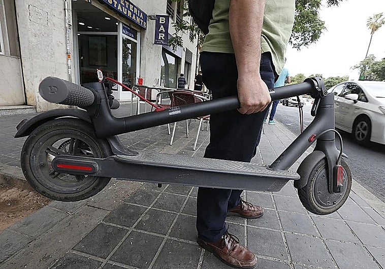 La Policía avisa a los granadinos con patinete que ya pueden inscribirlo en la DGT