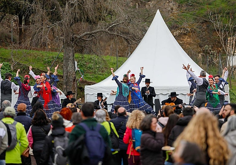 Mil personas desafían al frío en la romería de San Cecilio
