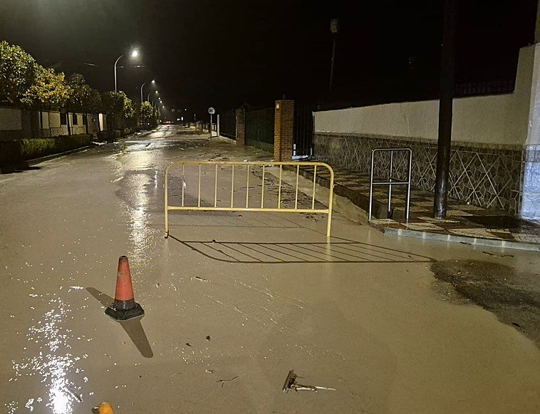 Las lluvias desbordan el barranco Hondo y dejan las primeras inundaciones en Valderrubio