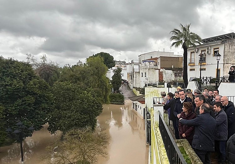 Pedro Sánchez comprueba los efectos del temporal en Villanueva de la Reina  | Ideal