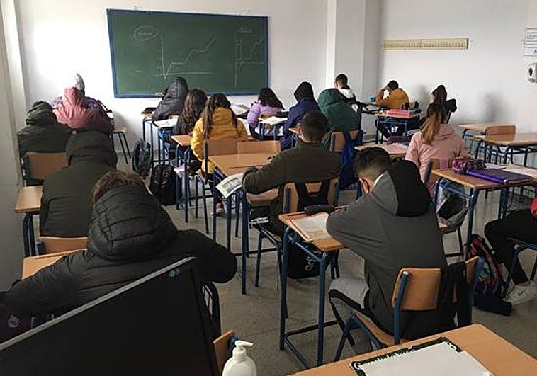 Solo un centro educativo de Granada seguirá sin clase este martes