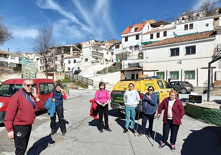 Vecinos de Tocón de Quéntar denuncian la falta de cobertura en el pueblo desde hace un mes