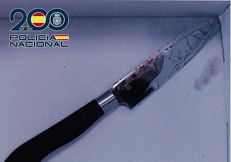 Cumpleaños sangriento en una pizzería de Granada: amenaza de muerte a los asistentes y se clava su propio cuchillo