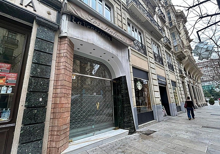 Los Italianos quitan su castañera: cuenta atrás para la apertura de la heladería más famosa de Granada