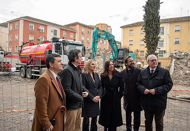Granada derriba viviendas antiguas de Santa Adela para crear 4.000 metros de espacios públicos
