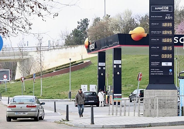 Lo dicen los gasolineros: se puede bajar 37 céntimos el litro de combustible con dos acciones