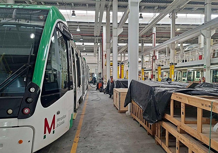 La Junta licita por más de 8 millones la limpieza de las instalaciones y los trenes de metro de Granada