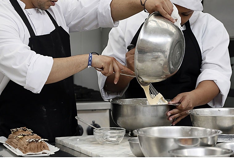 Multan con 24.000 euros a un bar de la Costa por tener empleados que cobraban el paro