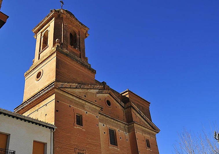 La imponente ermita de un pueblo granadino que espera su segunda torre desde hace 196 años