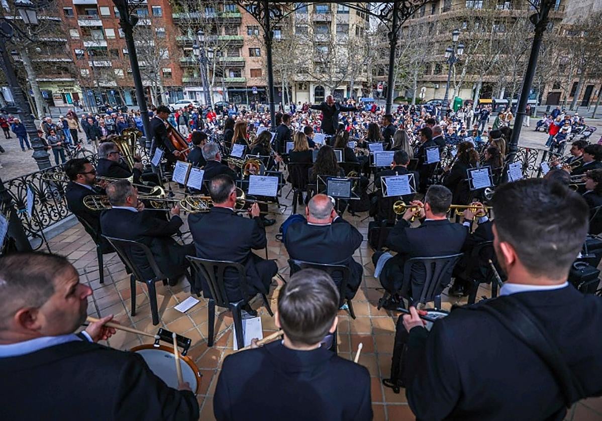 Éxito total de la recuperación de los conciertos dominicales del kiosco del Paseo del Salón