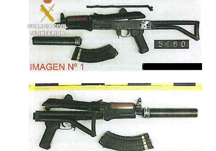 El arma intervenida en un registro en Granada permite esclarecer un crimen cometido en 2020