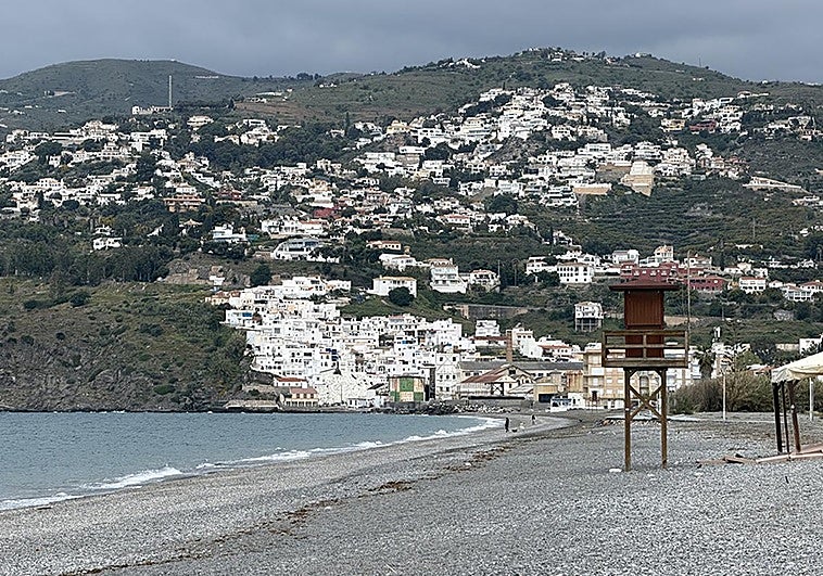 Así te vas a encontrar las playas de la Costa de Granada de cara a Semana Santa