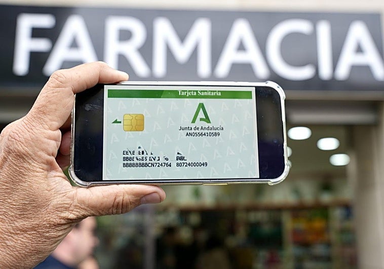 Andalucía estrena la tarjeta sanitaria virtual pero sufre la caída de los servicios digitales