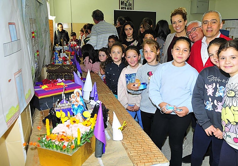 Los niños de un colegio de La Alpujarra recrean los pasos de Semana Santa en miniatura