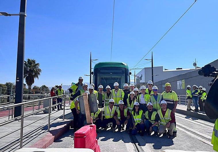 Aplausos para el metro en su llegada por primera vez a Churriana de la Vega
