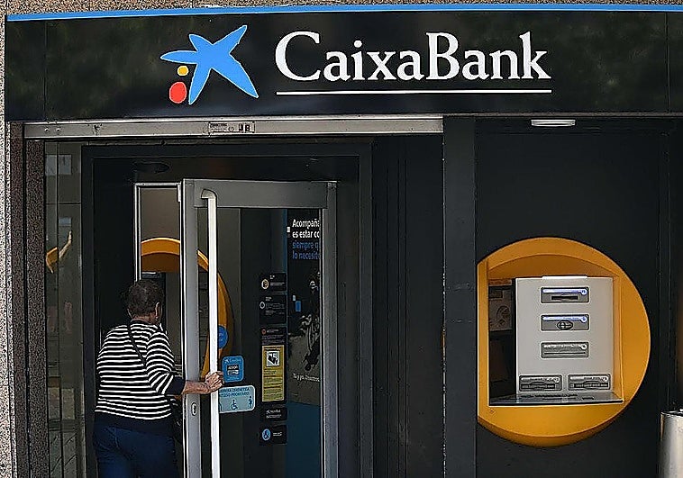Advertencia de Caixabank relacionada con las nóminas de sus clientes