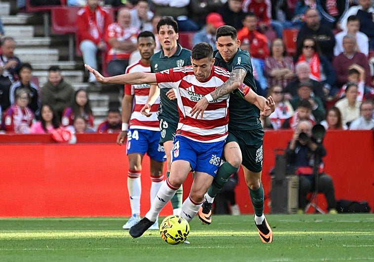 El Granada CF, ante un mes decisivo: tres salidas y un cierre con derbi andaluz
