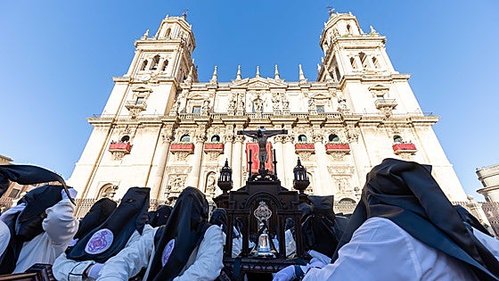 La procesión de la Buena Muerte de Jaén, en imágenes