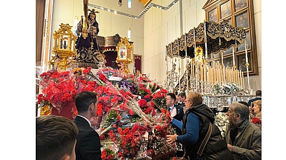El pueblo de Jaén rinde su corazón a El Abuelo en su ofrenda floral