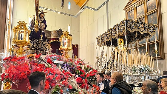 La ofrenda floral a El Abuelo, en imágenes