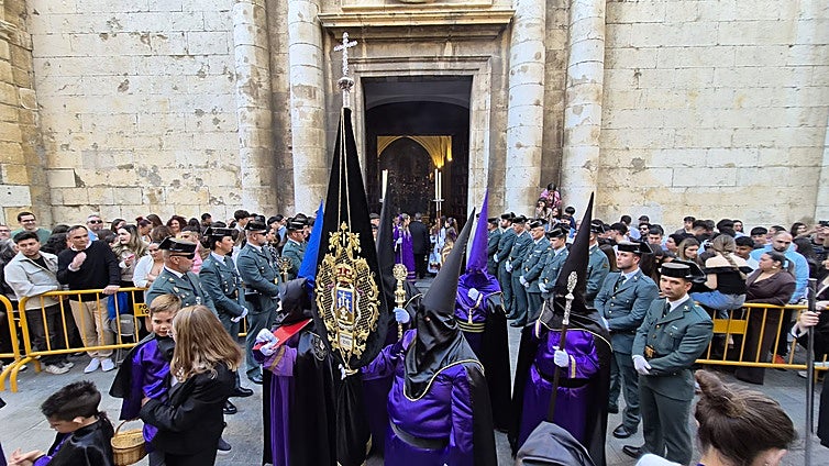 Jaén se rinde a la belleza de la Vera Cruz en una tarde de fervor y tradición