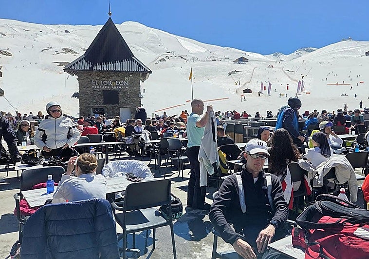 Sierra Nevada cierra la tercera mejor Semana Santa de su historia con casi 80.000 esquiadores