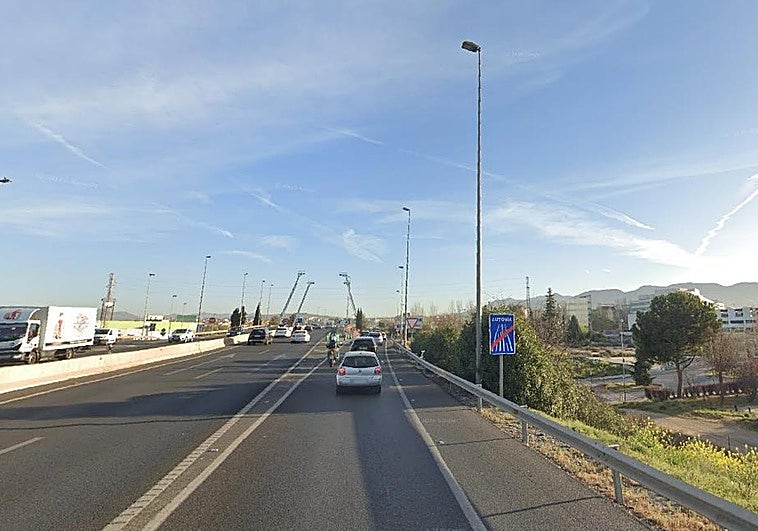 Un accidente en la Circunvalación de Granada deja un herido y retenciones en dirección Jaén