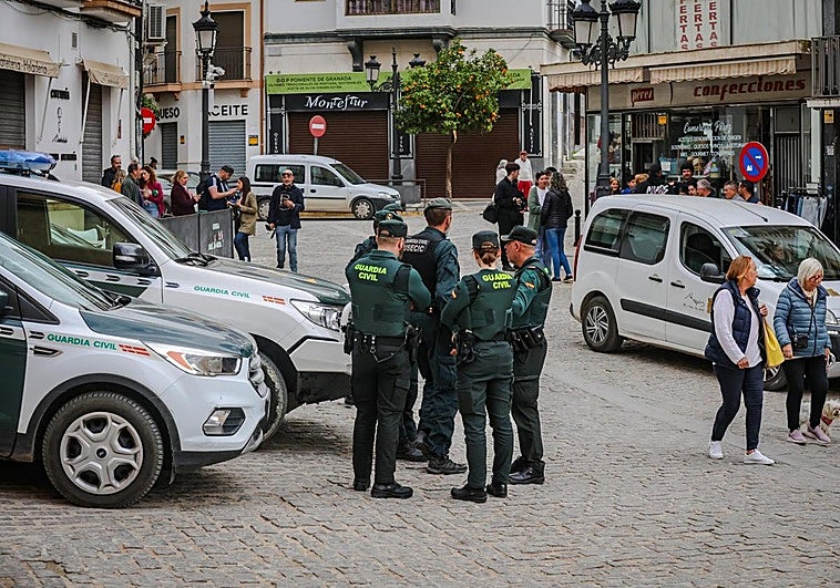 La Guardia Civil se despliega en Montefrío y detiene a un hombre por desórdenes tras el ataque con un hacha
