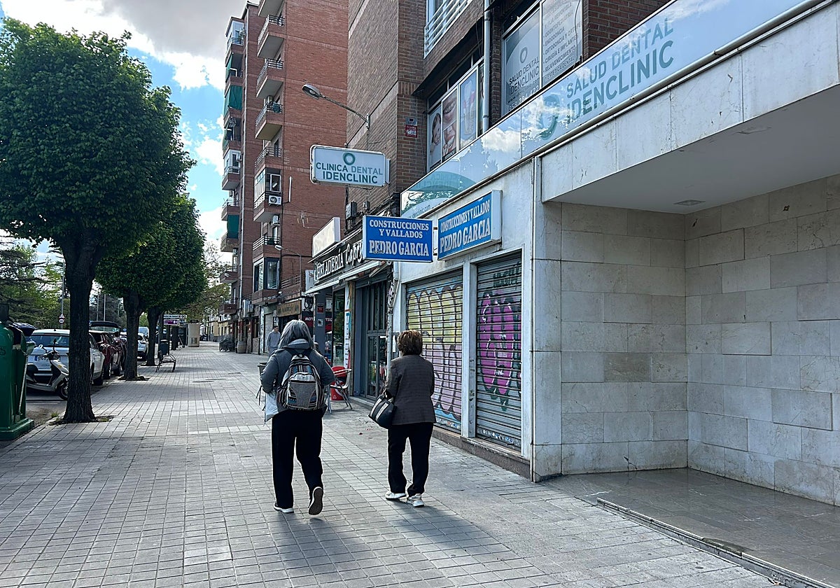 Una pelea «de película» en una cafetería de la Chana acaba con un detenido y tres heridos