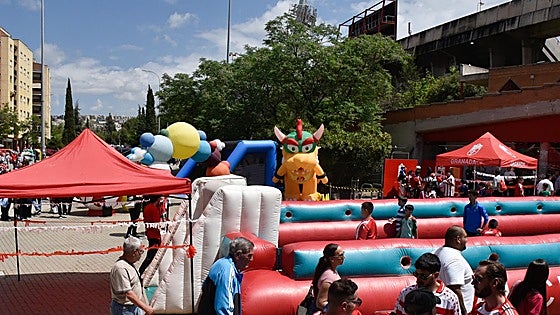 Color rojiblanco y buen ambiente antes del derbi