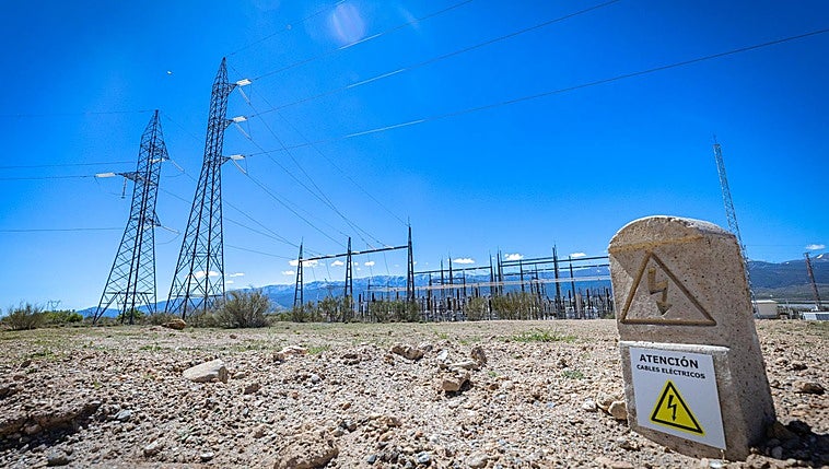 La subestaci&oacute;n el&eacute;ctrica de Hu&eacute;neja.