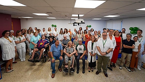 El Hospital Virgen de las Nieves aborda el papel de la rehabilitación en pacientes con ELA en un encuentro