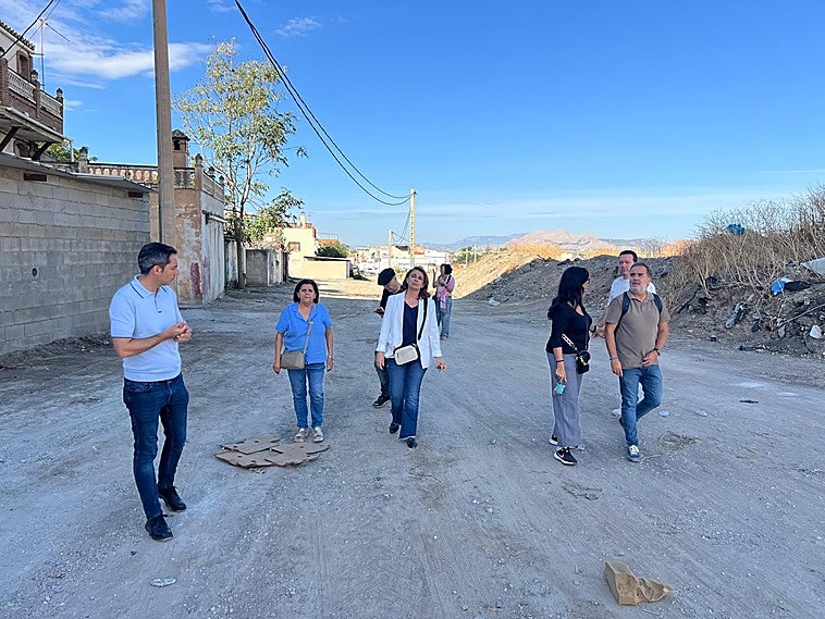 El PSOE exige al Ayuntamiento el arreglo integral de varias calles de Cartuja «todavía sin asfaltar»