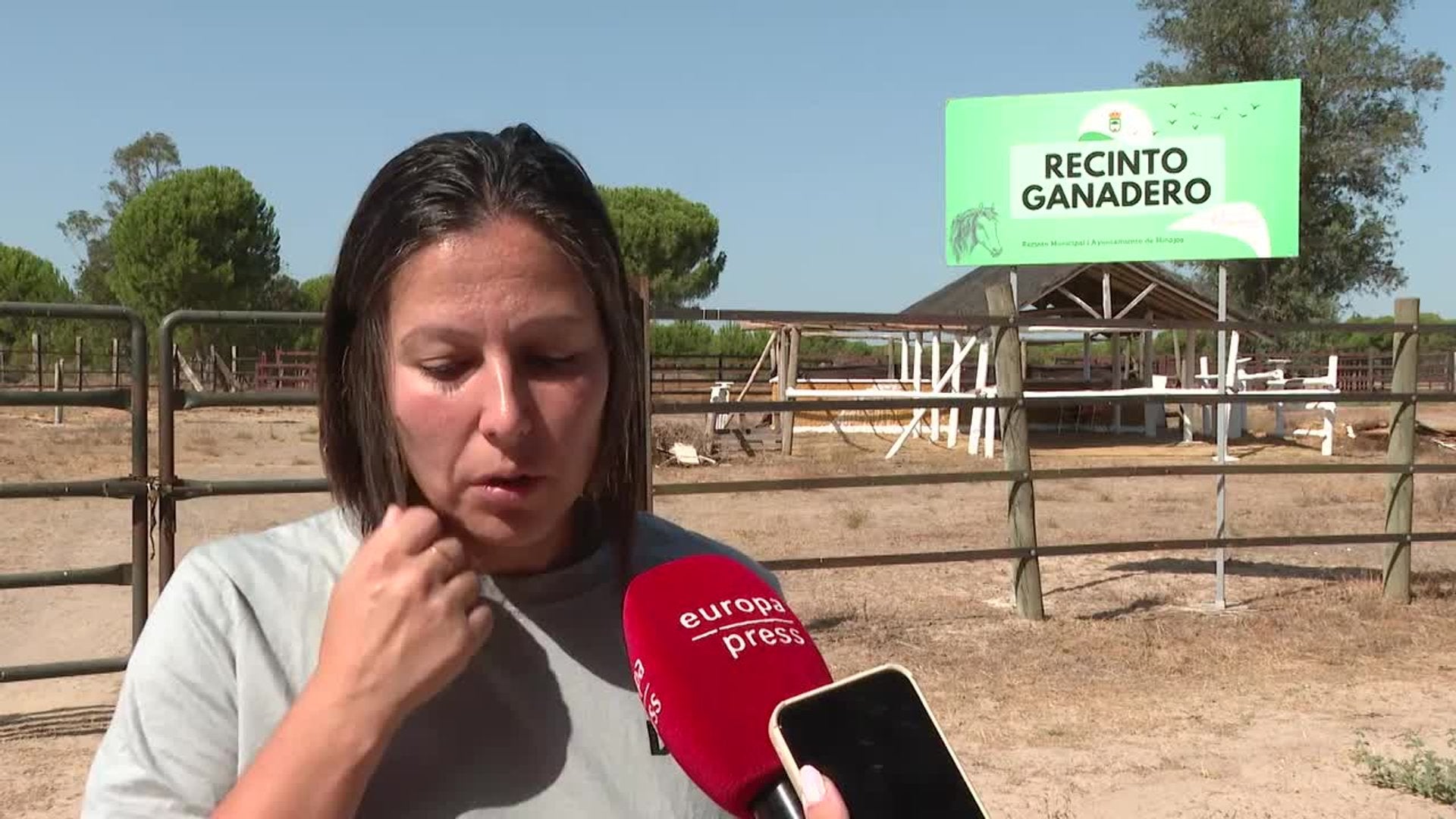 Asociaciones animalistas colaboran para alimentar a los animales afectados por el incendio