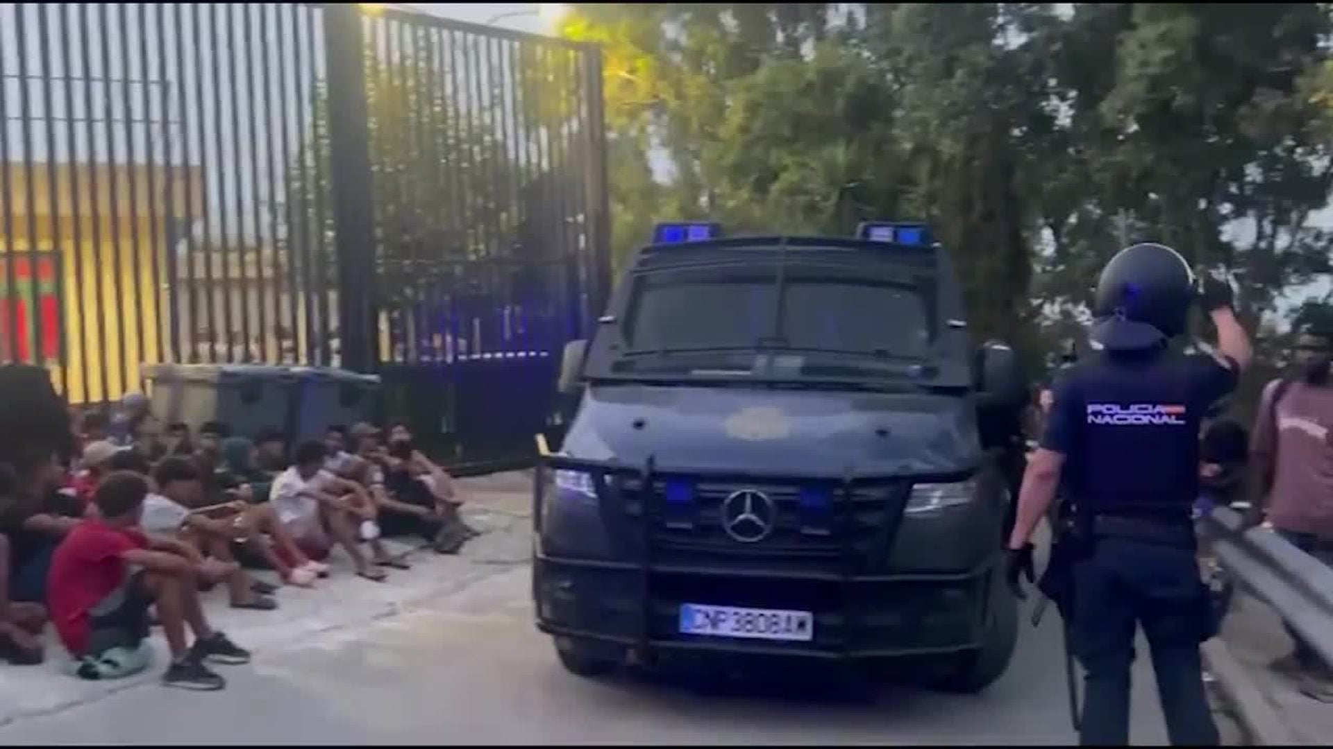 Interior eleva a 1.898 los menores identificados en Ceuta