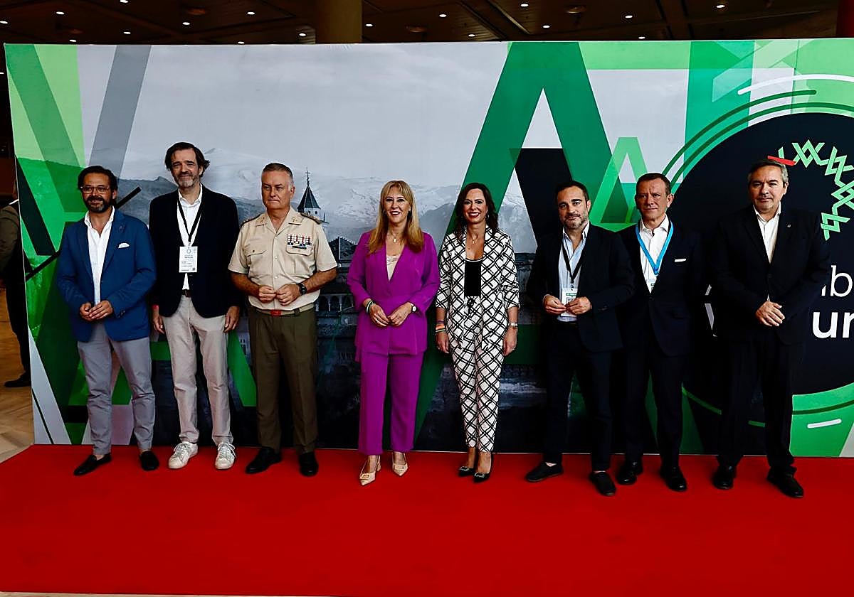 Autoridades a la entrada a la XIII edición de Alhambra Venture.