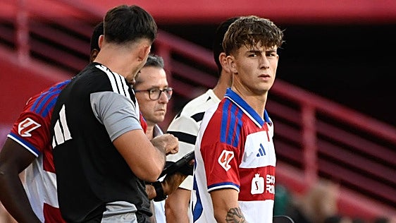 Angelo debuta como relevo de Pampín en el lateral izquierdo