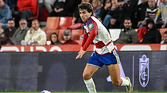 Crece el optimismo en el Granada CF con Manu Lama tras el golpe que sufrió en Los Cármenes