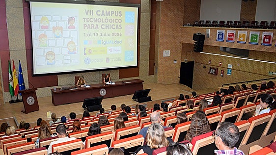 Medio centenar de estudiantes participan en el VII Campus Tecnológico para Chicas para potenciar el talento STEAM
