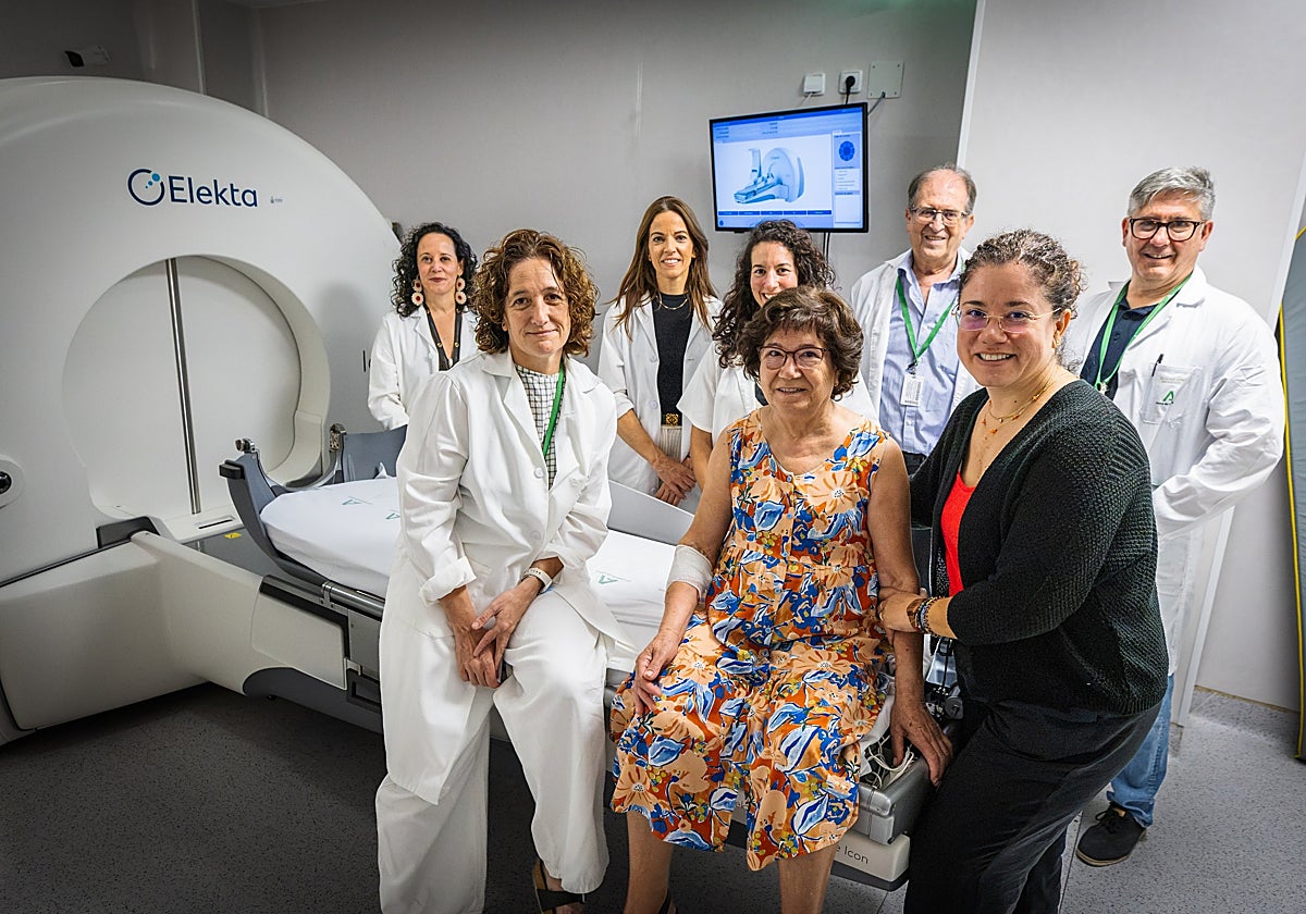 «No podía ni sonreír»: Carmen planta cara a la neuralgia con el GammaKnife de Granada