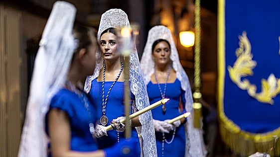 Dentro de la procesión de la Virgen del Rosario de Dehesas Viejas